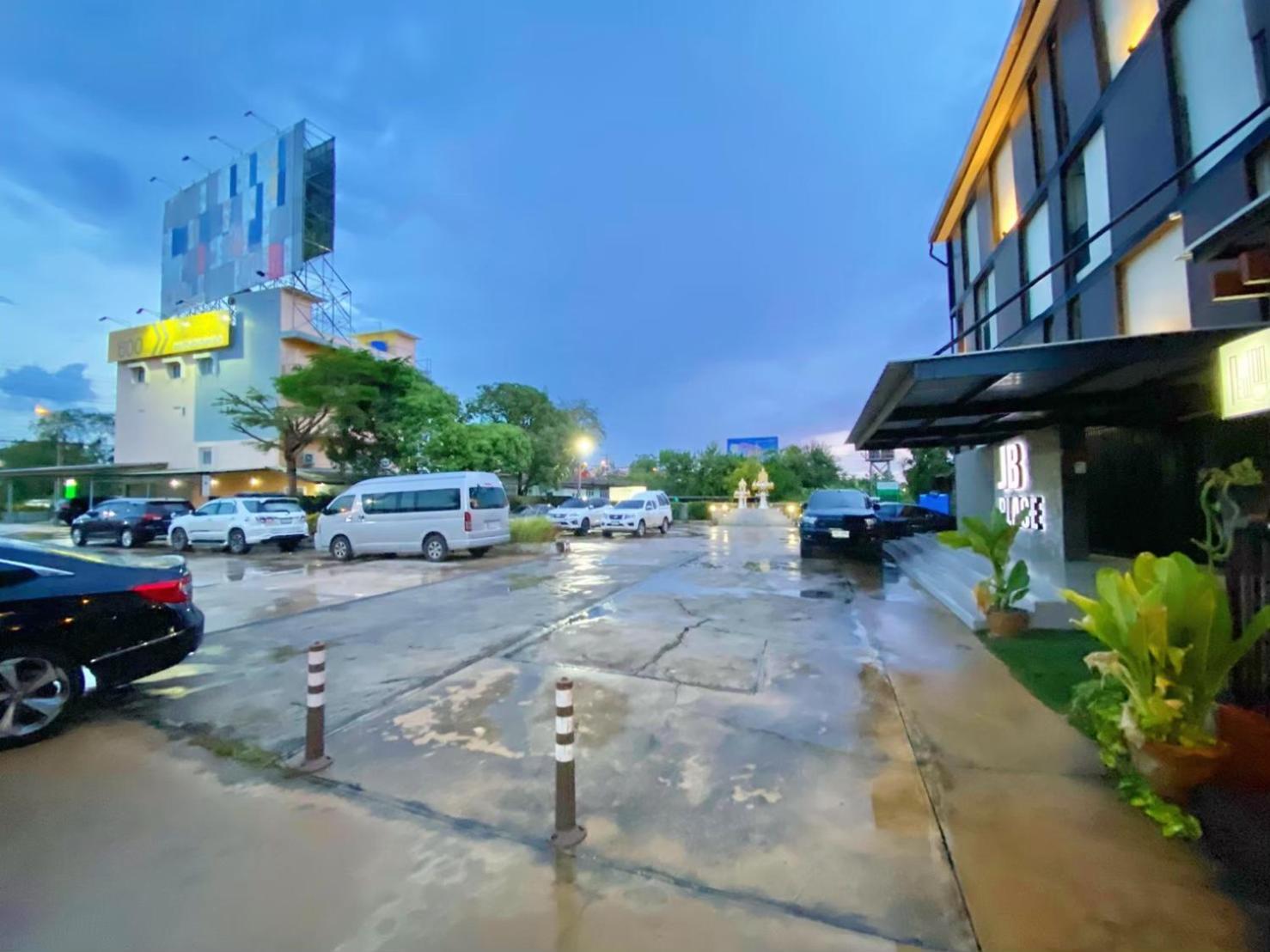 Jb普莱斯公寓式酒店 佛统 外观 照片