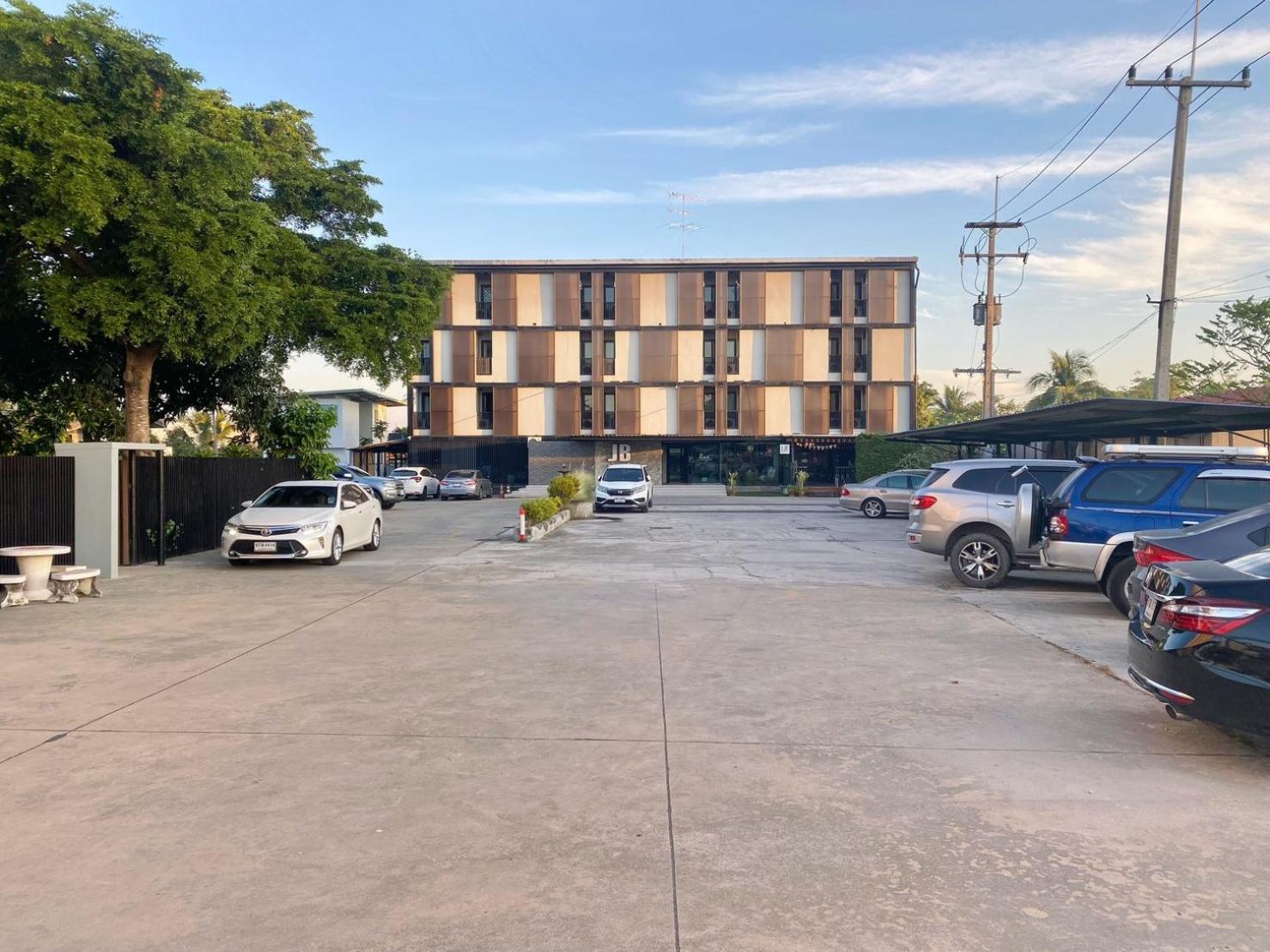 Jb普莱斯公寓式酒店 佛统 外观 照片