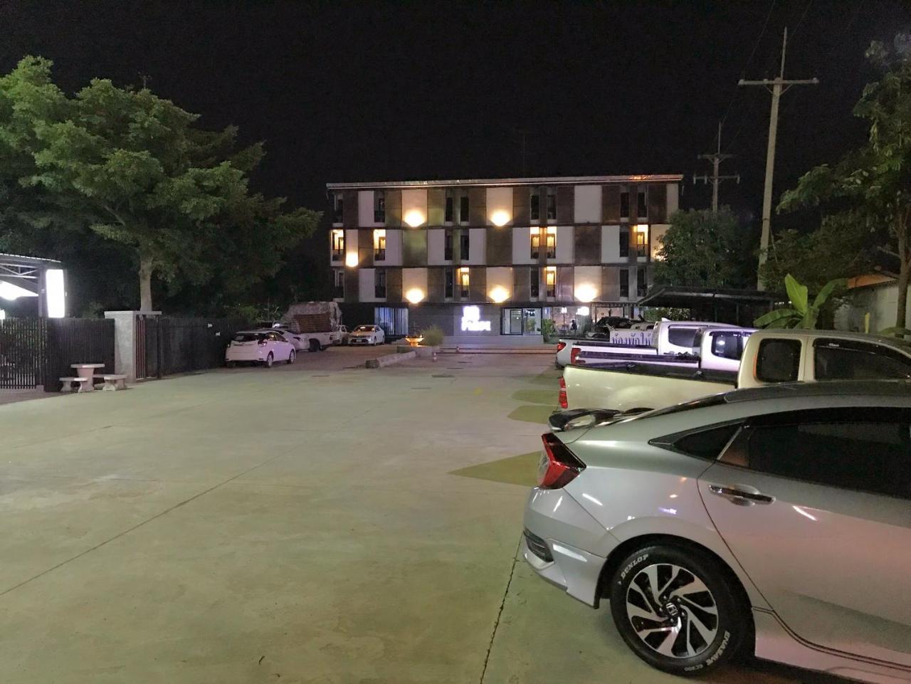 Jb普莱斯公寓式酒店 佛统 外观 照片